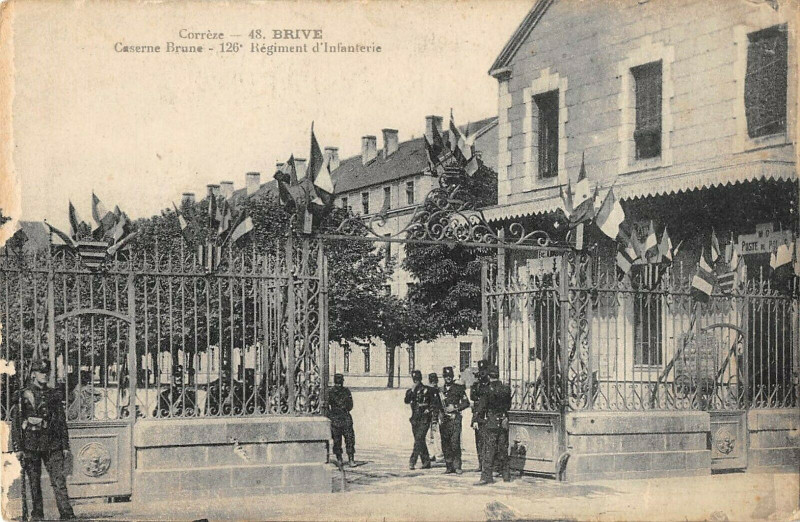 Carte postale ancienne Brive Caserne Brune 126e Reg Infanterie