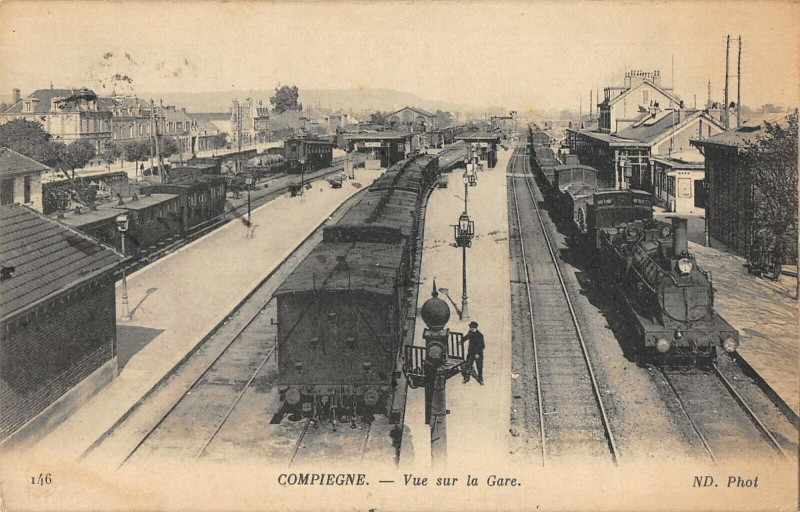 Carte postale ancienne Compiegne Vue Sur La Gare (Train à Compiègne