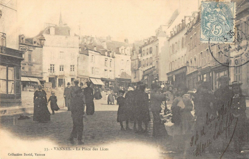 Carte postale ancienne Vannes La Place Des Lices à Vannes