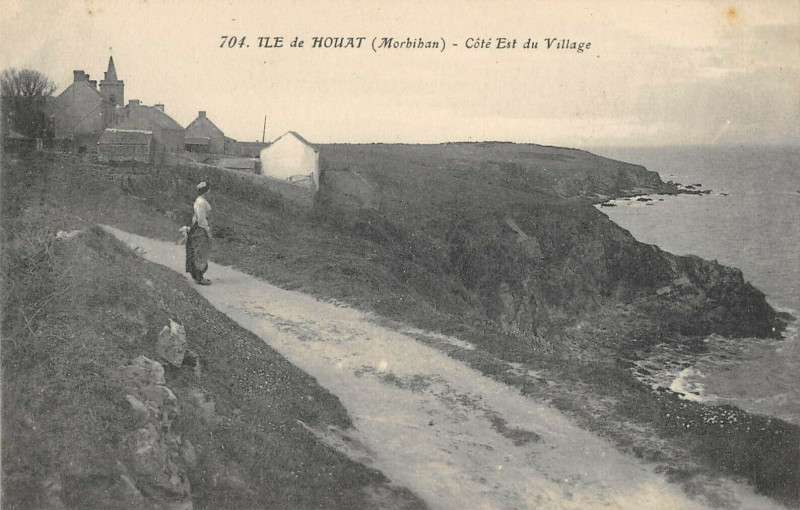 Carte postale ancienne Ile De Houat Cote Est Du Village
