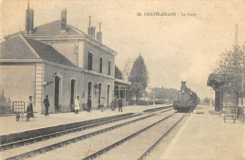 Carte postale ancienne Chatelaillon La Gare (Train