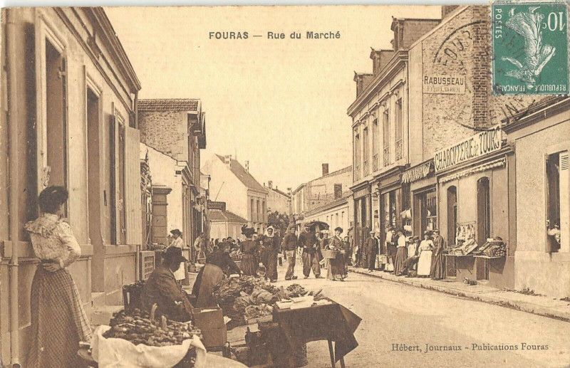 Carte postale ancienne Fouras Rue Du Marche à Fouras