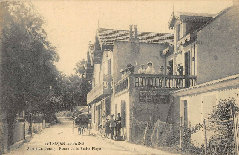 Carte postale ancienne Saint Trojan Les Bains Sortie Du Bourg Route De La Petite Plage à Saint-Trojan-les-Bains