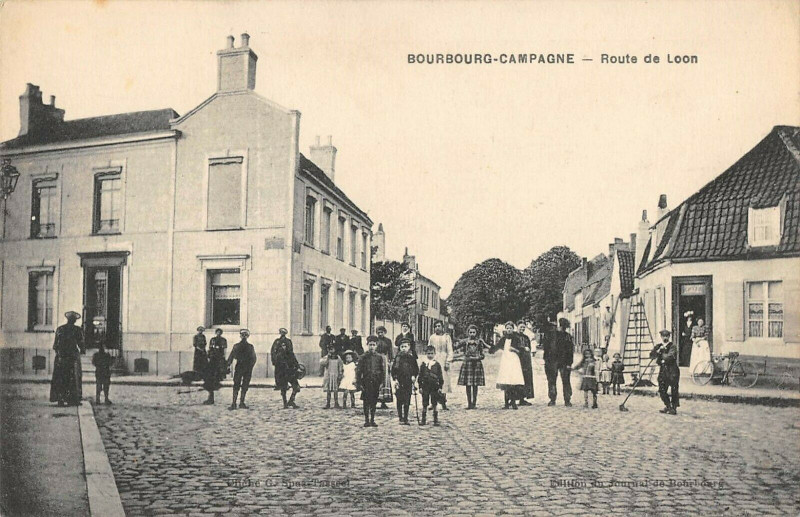 Carte postale ancienne Bourbourg Campagne Route De Loon à Bourbourg