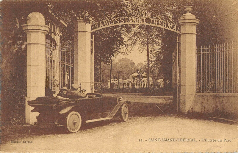 Carte postale ancienne Saint Amand Thermal L'Entree Du Parc