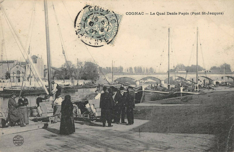 Carte postale ancienne Cognac Le Quai Denis Papin Pont St Jacques à Cognac