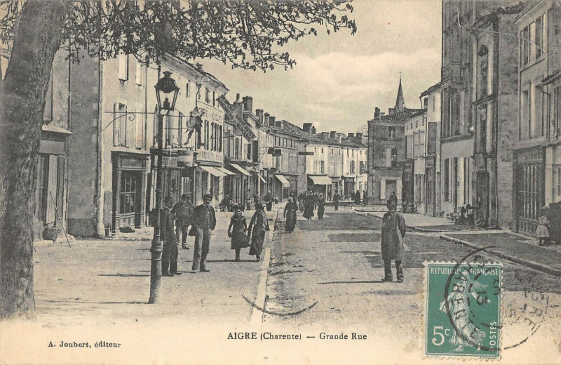 Carte postale ancienne Aigre Grande Rue à Aigre