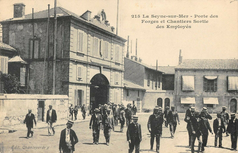 Carte postale ancienne La Seyne Sur Mer Porte Des Forges Et Chantiers Sortie Des Employes à La Seyne-sur-Mer