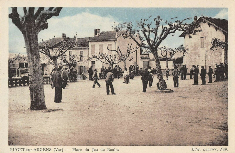 Carte postale ancienne Puget Sur Argens Place Du Jeu De Boules à Puget-sur-Argens
