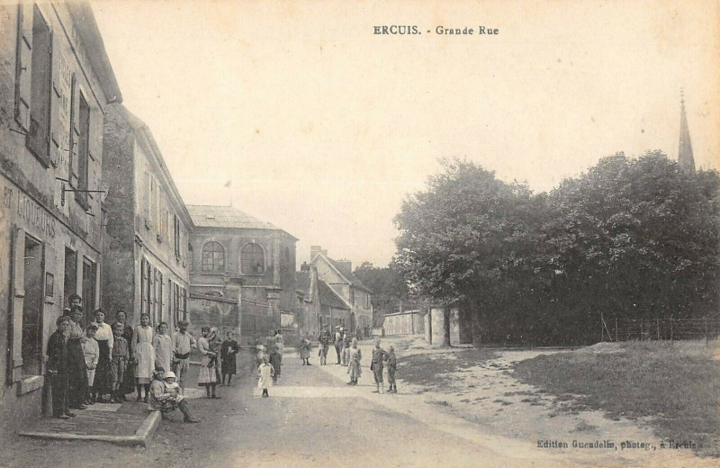 Carte postale ancienne Ercuis Grande Rue à Ercuis