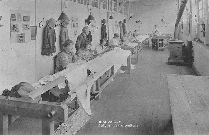Carte postale ancienne Beauvais L'Atelier De Retraiture à Beauvais