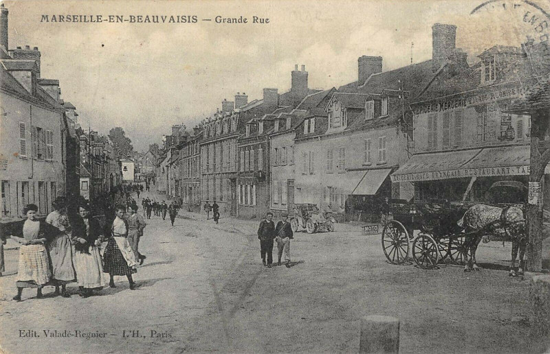 Carte postale ancienne Marseille En Beauvaisis Grande Rue à Beauvais