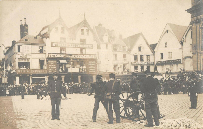 Carte postale ancienne Carte Photo Beauvais Fete De Jeanne Hachette à Beauvais