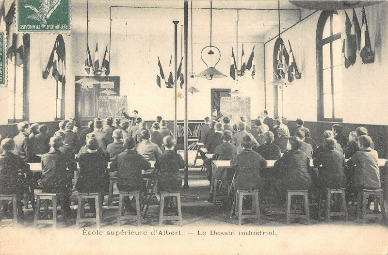 Carte postale ancienne Ecole Superieure D'Albert Le Dessin Industriel à Albert
