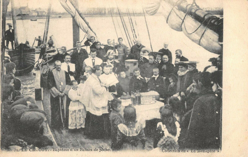 Carte postale ancienne Le Crotoy Bapteme D'Un Bateau De Peche au Crotoy