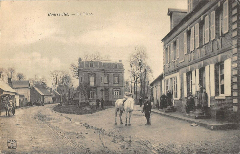 Carte postale ancienne Bourseville La Place à Bourseville