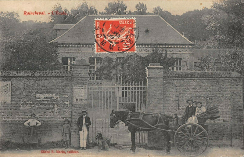 Carte postale ancienne Raincheval L'Ecole à Raincheval