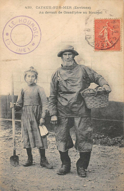 Carte postale ancienne Cayeux Sur Mer Au Devant De Grand Pere Au Hourdel à Cayeux-sur-Mer