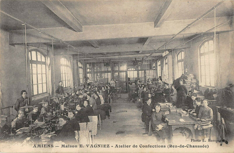 Carte postale ancienne Amiens Etablissement Vagniez Atelier De Confections Rez Chaussee(Cpa rare à Amiens