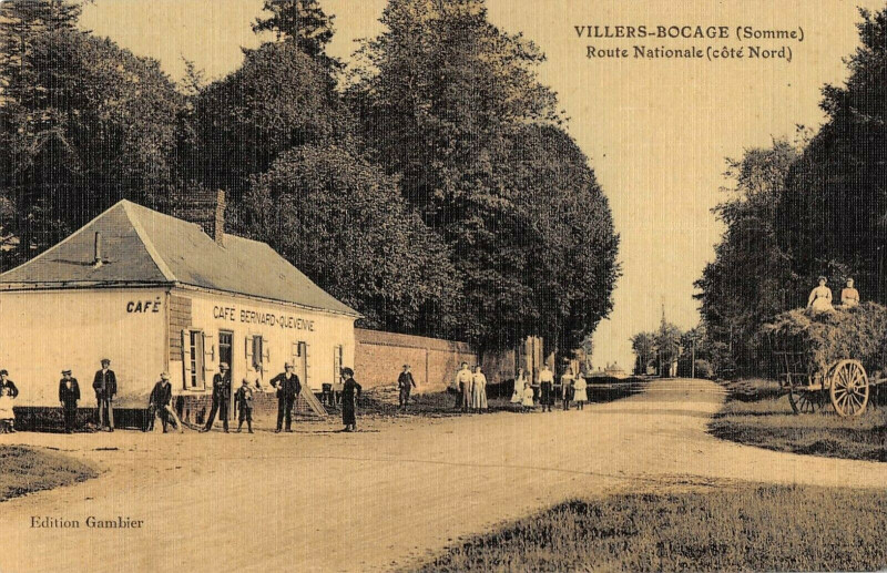 Carte postale ancienne Villers Bocage Entree Route Nationale Cote Nord (cpa toilée à Villers-Bocage