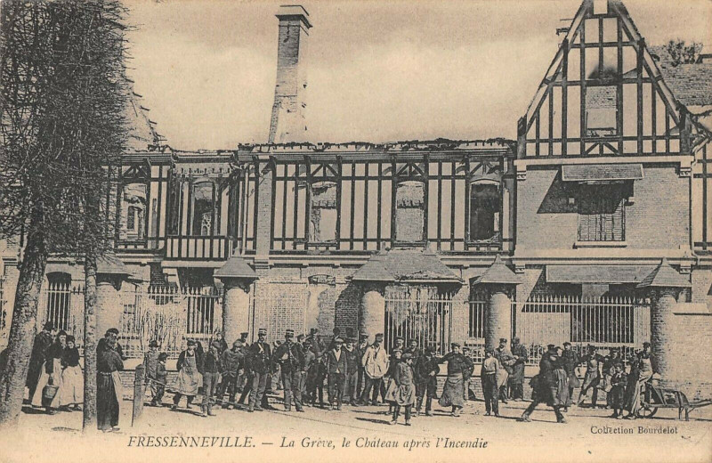 Carte postale ancienne Fressenneville La Greve Le Chateau Apres L'Incendie à Fressenneville
