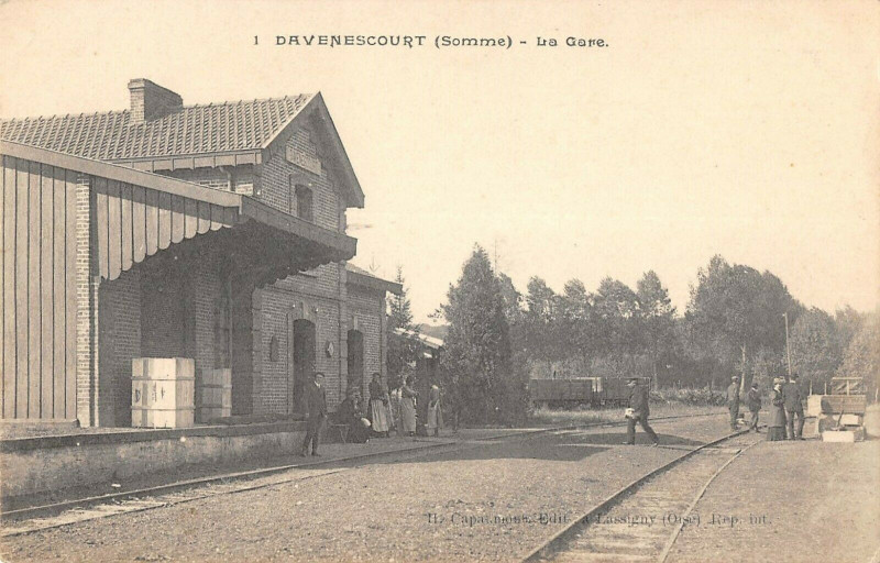 Carte postale ancienne Davenescourt La Gare à Davenescourt