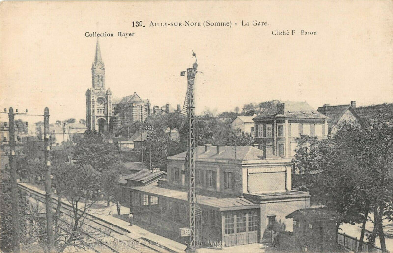 Carte postale ancienne Ailly Sur Noye La Gare à Ailly-sur-Noye