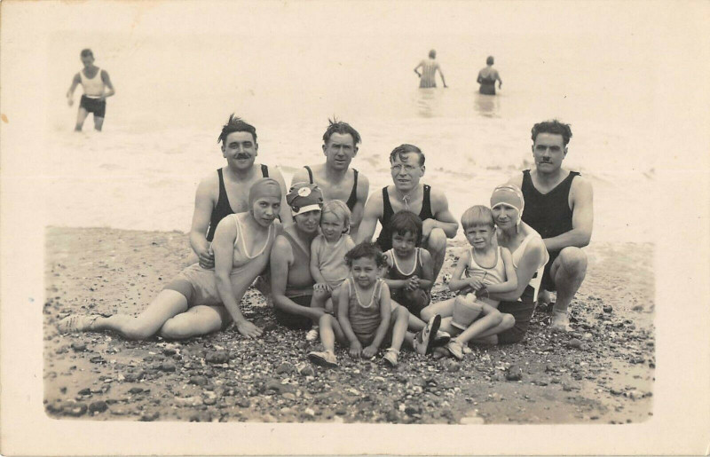 Carte postale ancienne Ault Onival Carte Photo Scene De Plage Baignade à Ault