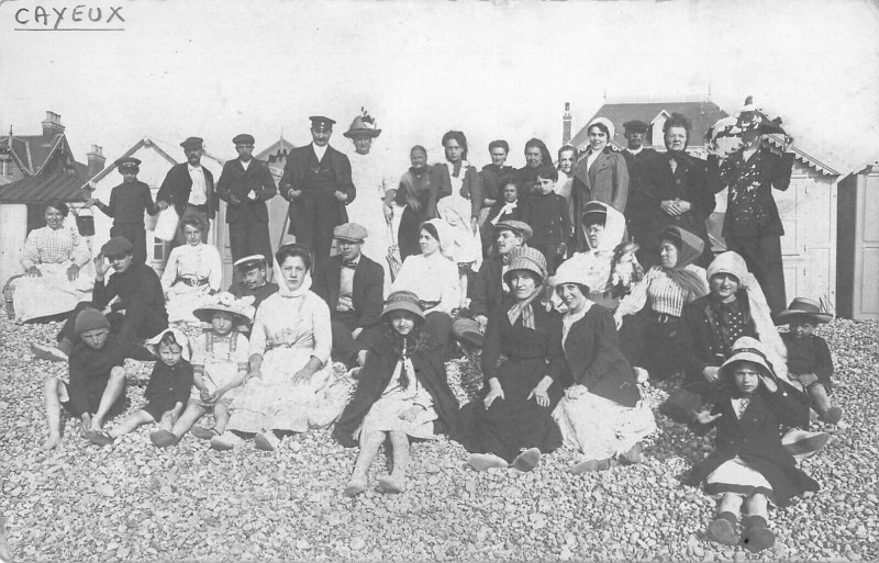 Carte postale ancienne Cayeux Sur Mer Carte Photo Touristes Sur La Plage à Cayeux-sur-Mer