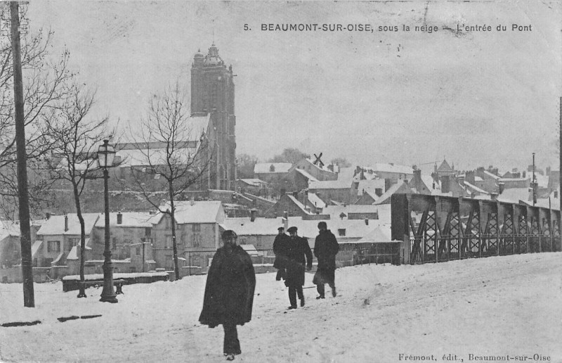 Carte postale ancienne Beaumont Sur Oise Sous La Neige L'Entree Du Pont à Beaumont-sur-Oise