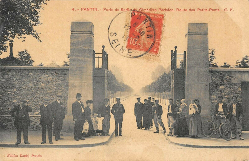 Carte postale ancienne Pantin Porte De Sortie Du Cimetiere Parisien Route Des Petits Ponts à Pantin