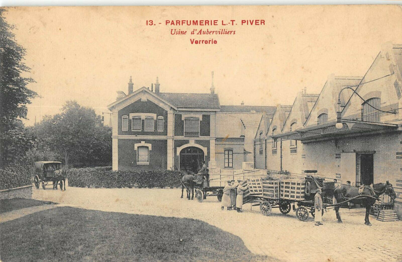 Carte postale ancienne Usine D'Aubervilliers Parfumerie L.t.piver Verrerie à Aubervilliers