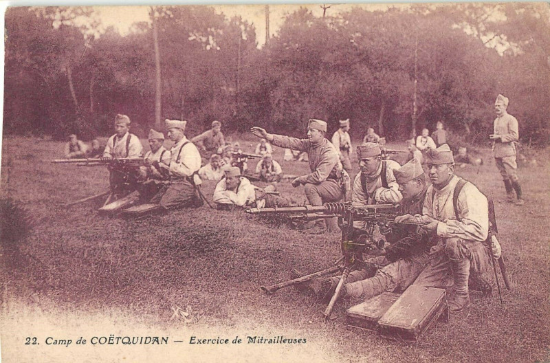 Carte postale ancienne Camp De Coetquidan Exercice De Mitrailleuses