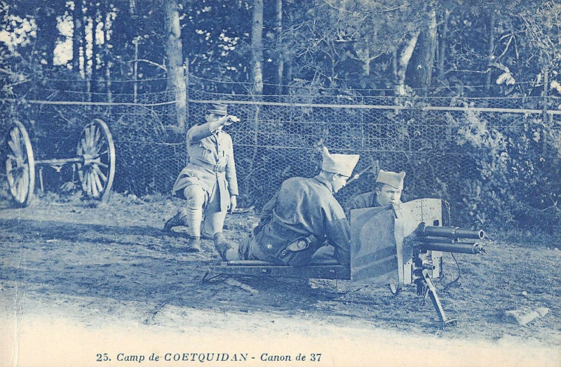 Carte postale ancienne Camp De Coetquidan Canon De 37