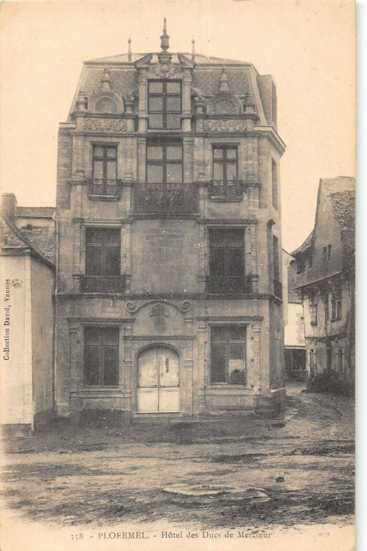 Carte postale ancienne Hôtel des Ducs de Mercoeur à Ploërmel