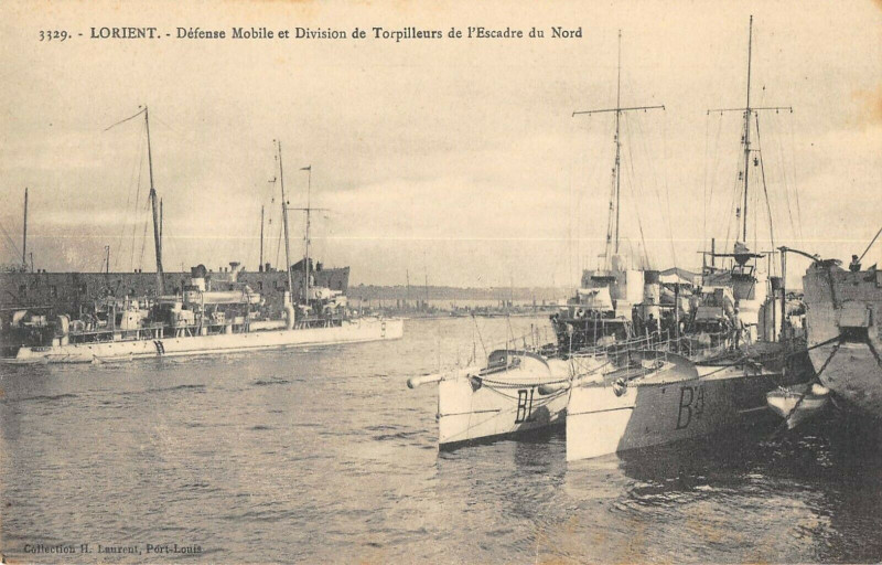 Carte postale ancienne Lorient Defense Mobile Et Division De Torpilleurs Escadre Du Nord à Lorient
