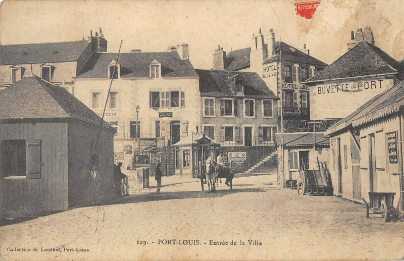 Carte postale ancienne Port Louis Entree De La Ville à Port-Louis