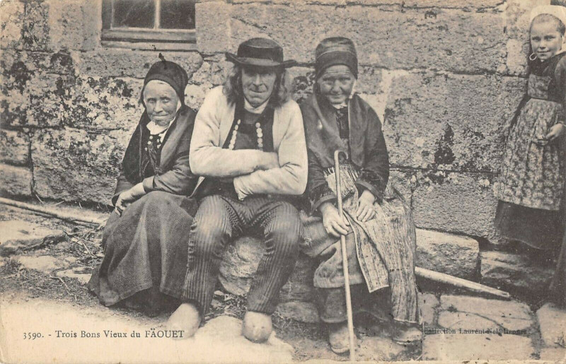 Carte postale ancienne Trois Bons Vieux Du Faouet