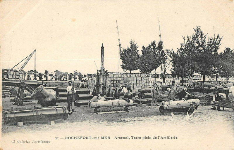 Carte postale ancienne Rochefort Sur Mer Arsenal Terre Plein De L'Artillerie à Rochefort