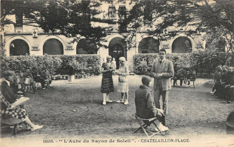 Carte postale ancienne Chatelaillon Plage L'Aube Du Rayon De Soleil
