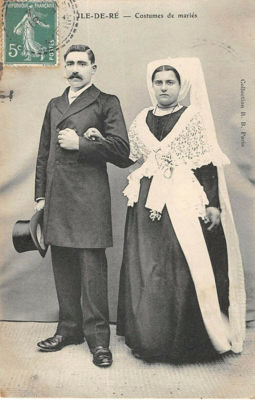 Carte postale ancienne Ile De Re Costumes De Maries