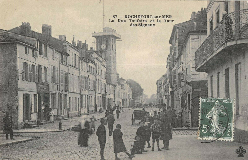 Carte postale ancienne Rochefort Sur Mer Rue Toufaire à Rochefort