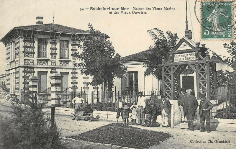 Carte postale ancienne Rochefort Sur Mer Maison Des Vieux Marins Et Des Vieux Ouvriers à Rochefort