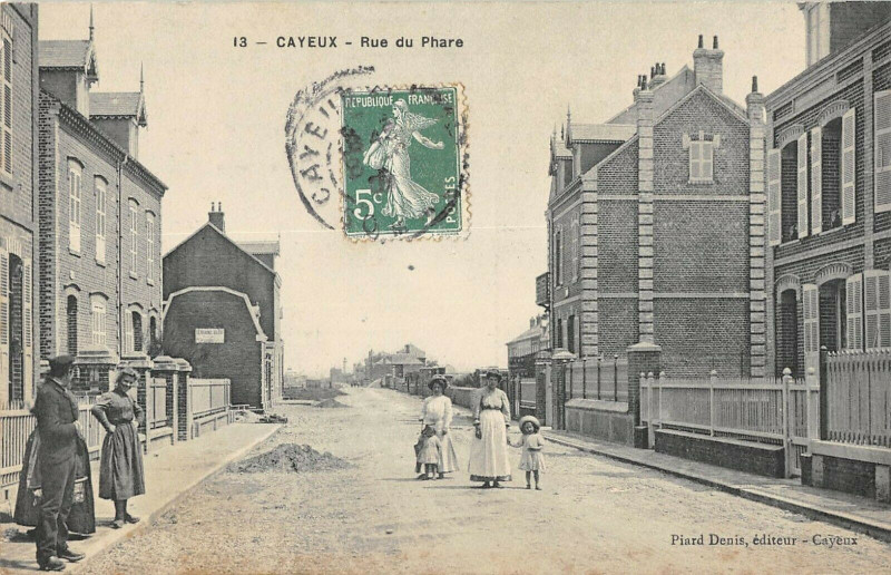 Carte postale ancienne Cayeux Rue Du Phare à Rue