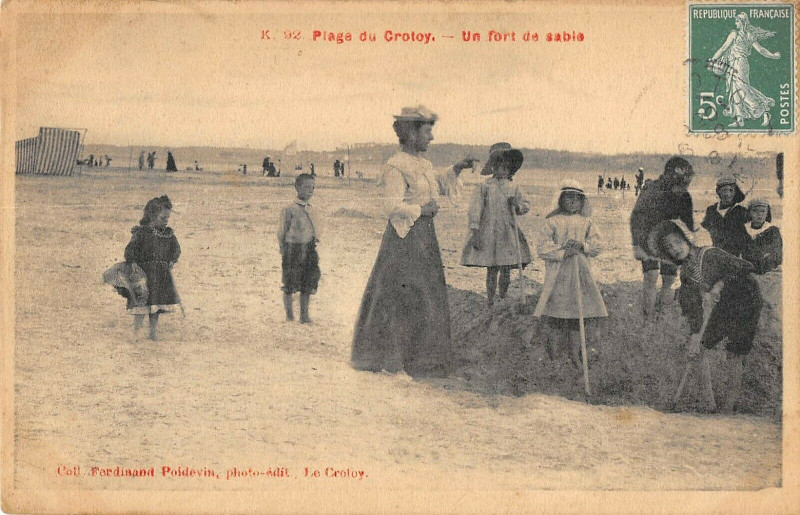 Carte postale ancienne Plage Du Crotoy Un Fort De Sable à Y