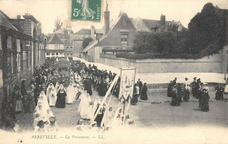 Carte postale ancienne Abbeville La Procession à Abbeville