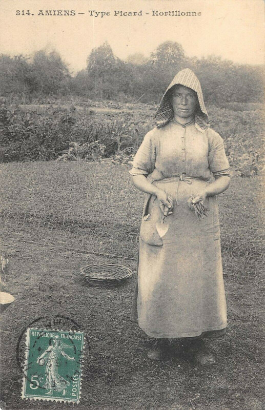 Carte postale ancienne Amiens Type Picard Hortillonne à Amiens