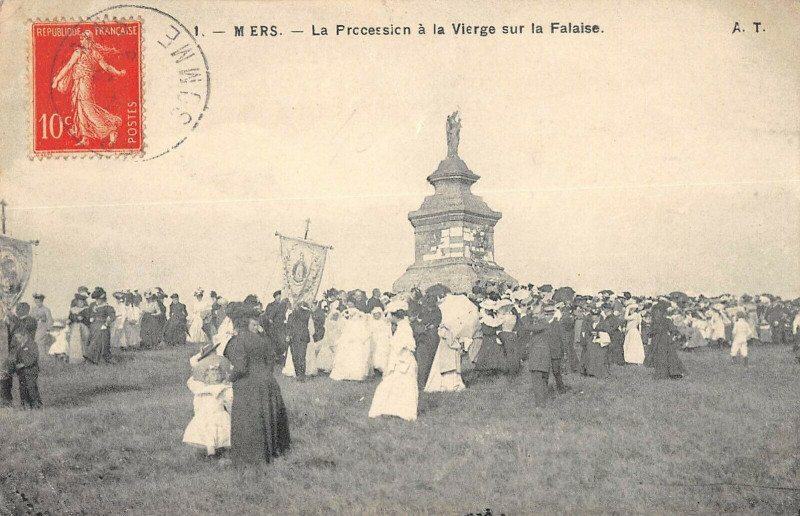 Carte postale ancienne Mers La Procession A La Vierge Sur La Falaise