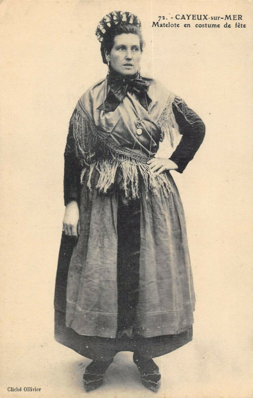 Carte postale ancienne Cayeux Sur Mer Matelote En Costume De Fete à Cayeux-sur-Mer