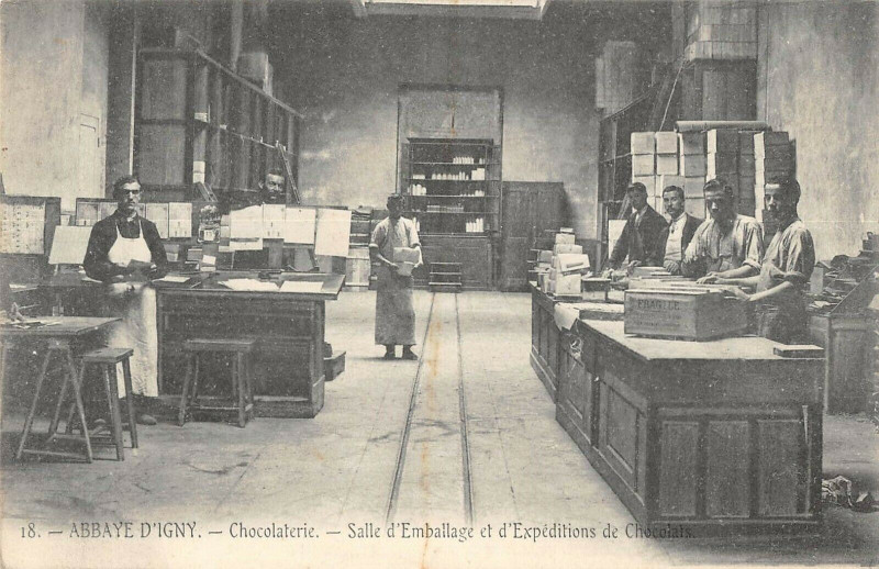 Carte postale ancienne Abbaye D'Igny Chocolaterie Salle D'Emballage Des Chocolats à Igny
